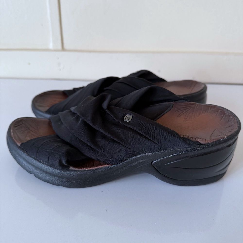 Bzees Knockout Black cross strap wedge sandals size 7